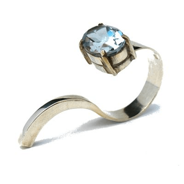 Zilveren ring met aquamarijn kleurige steen