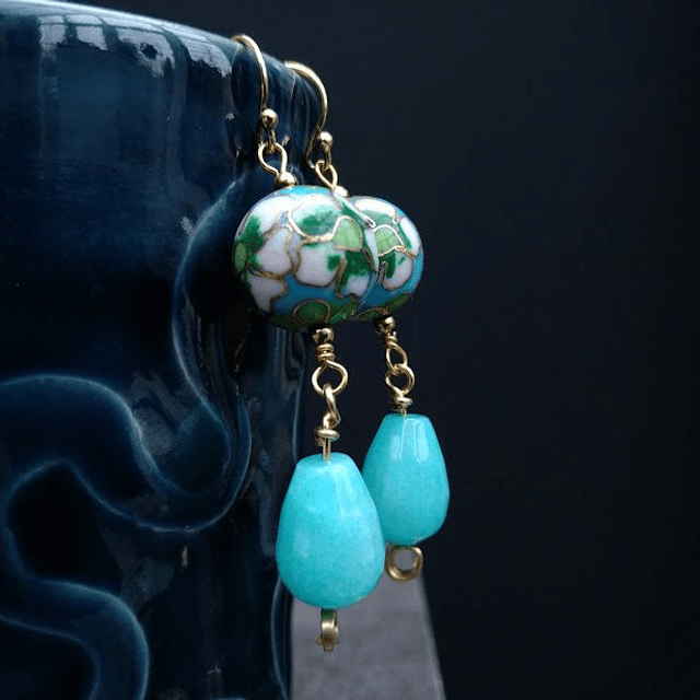 Vergulde oorbellen met cloisonné 