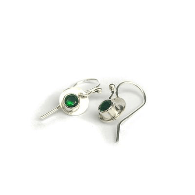 Rondel oorbellen met groene steen