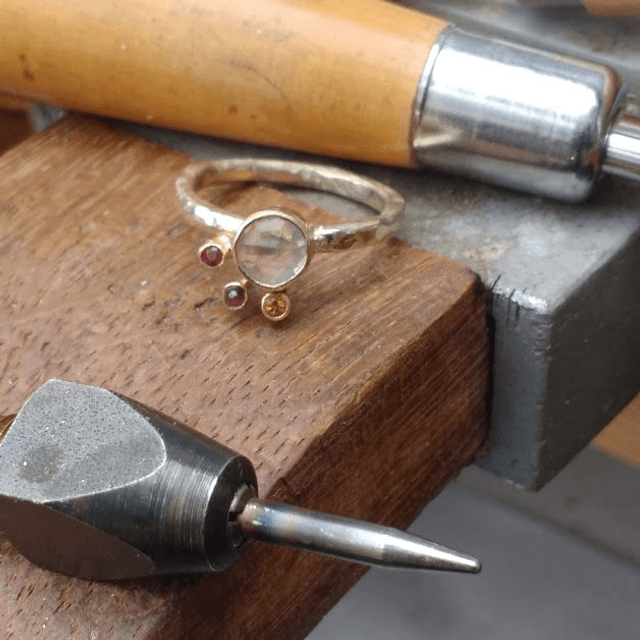 Gouden ring met rozenkwarts