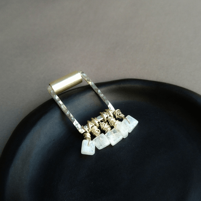 Zilveren hanger met maansteen