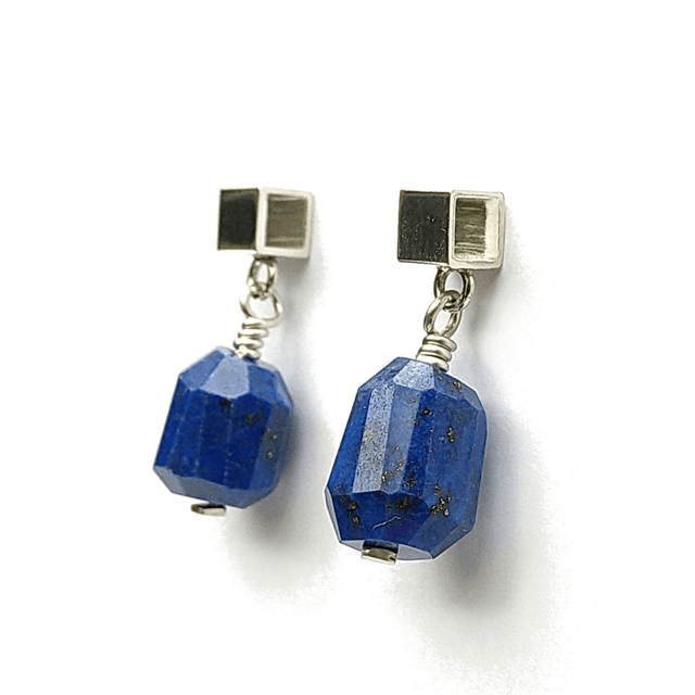 Cube oorbellen zilver met lapis lazuli