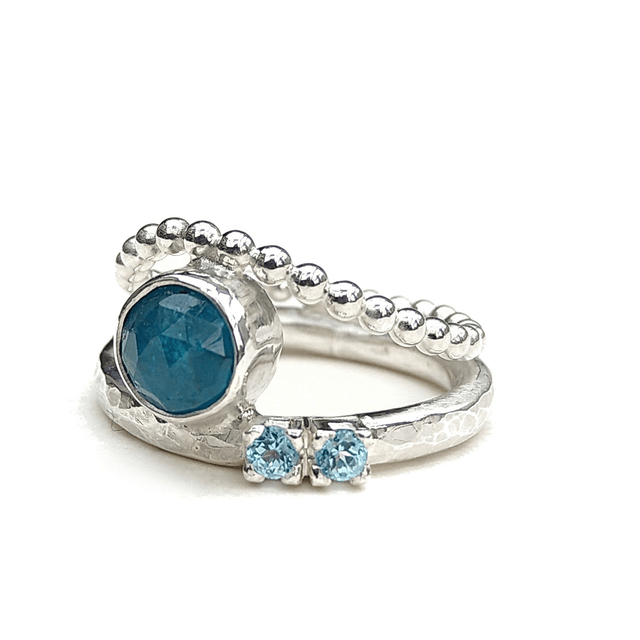 Apatiet en topaas ring