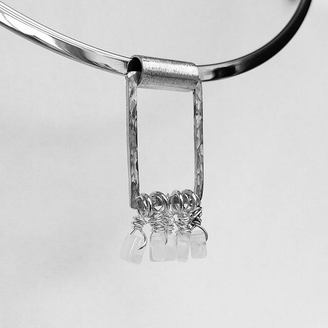 Zilveren hanger met maansteen