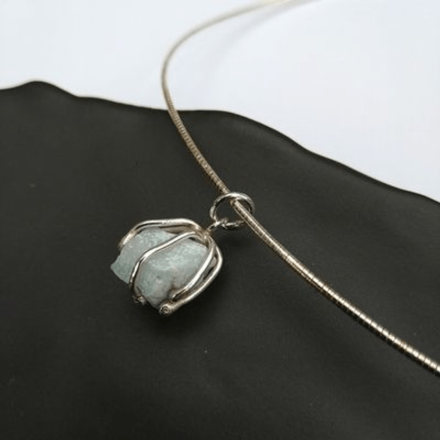 Ruwe larimar hanger