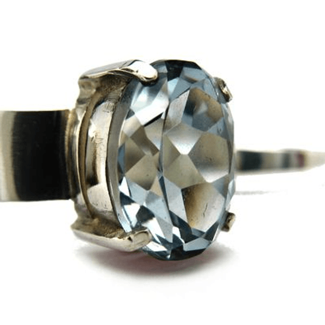 Zilveren ring met aquamarijn kleurige steen