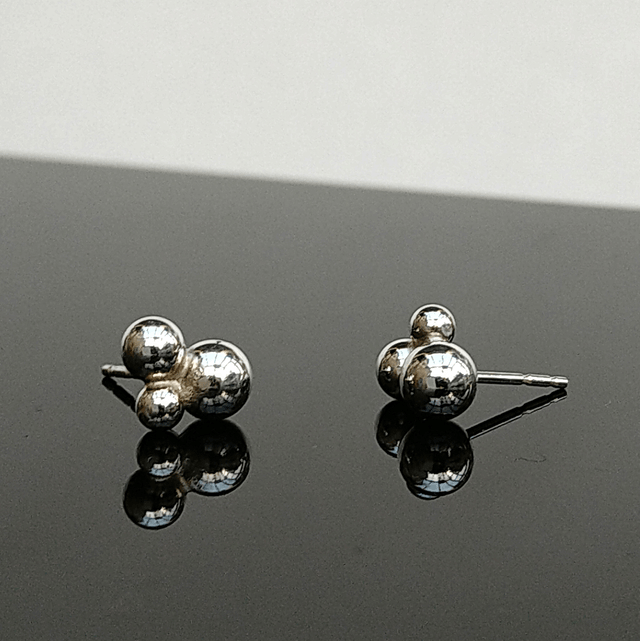 Bolletjes oorstekers zilver III