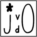 Logo van Janna van der Oord. Het zijn een hoofdletter J en O naast elkaar met een kleine v en d boven elkaar ertussen. De stip op de J is een bloemetje.