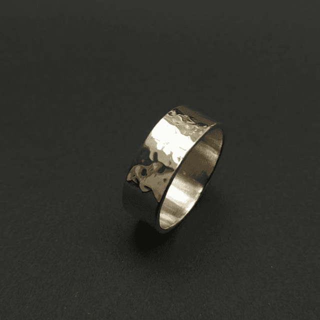 Gehamerd zilver
