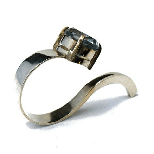 Zilveren ring met aquamarijn kleurige steen